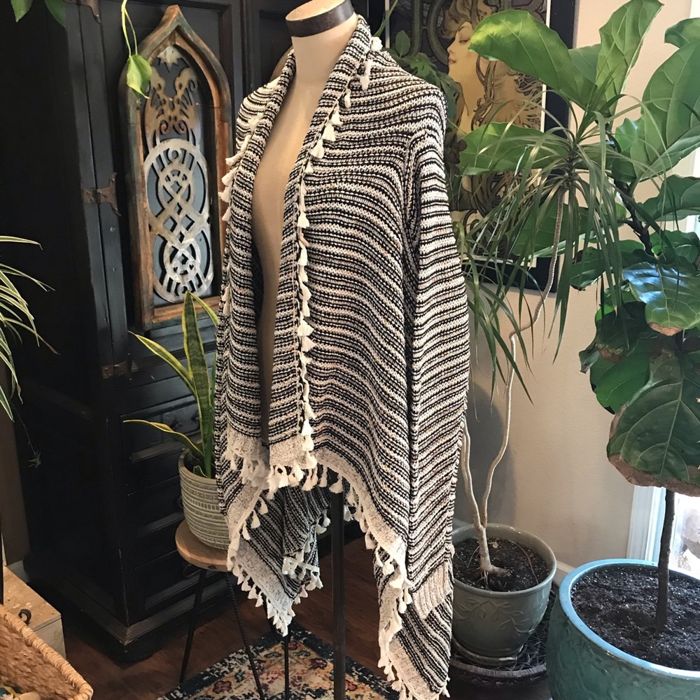 In the beginning waterfall tassel texture cardigan - Picture 4 of 8